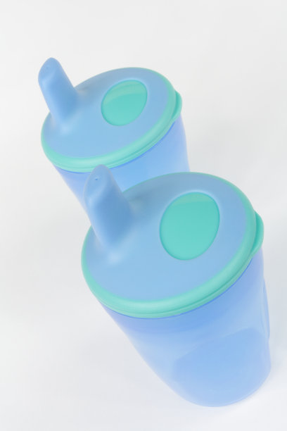 蓝色的吸管杯图片下载