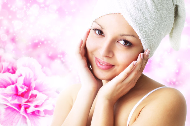 拿着杜鹃花的女孩图片下载