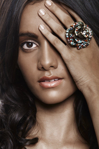 美丽的女人，自然的化妆图片下载