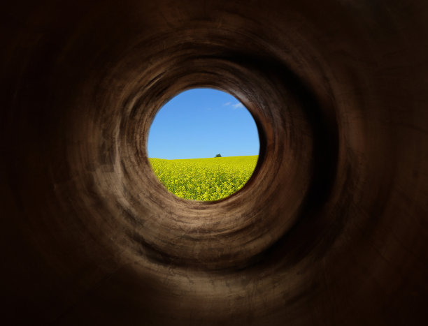 漩涡隧道通往天堂的田野图片下载