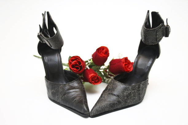 高跟鞋和玫瑰图片下载