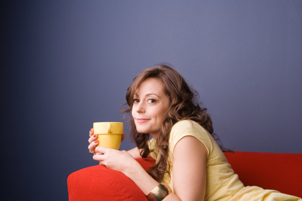 喝咖啡的女人图片下载