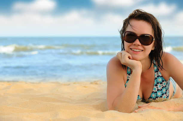 那个在海边的女孩图片下载