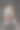 穿着白色裘皮大衣的年轻女子坐在软垫椅上图片下载
