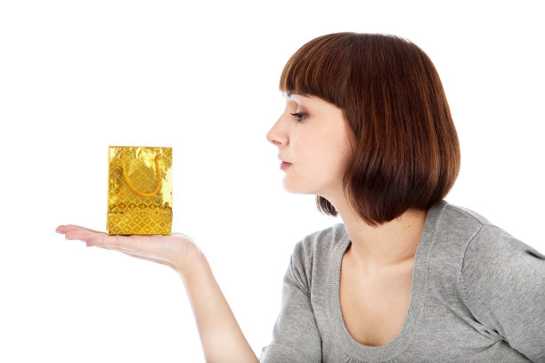 拿着购物袋的女人图片下载