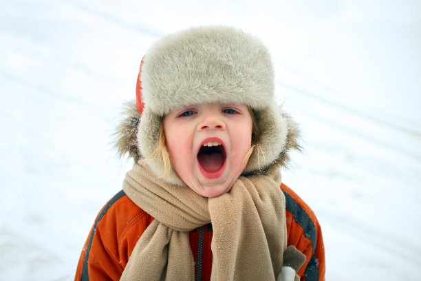 婴儿呼喊的肖像图片下载