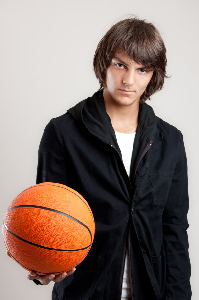 一个年轻人的肖像图片下载