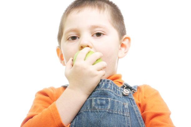 男孩咬苹果图片下载