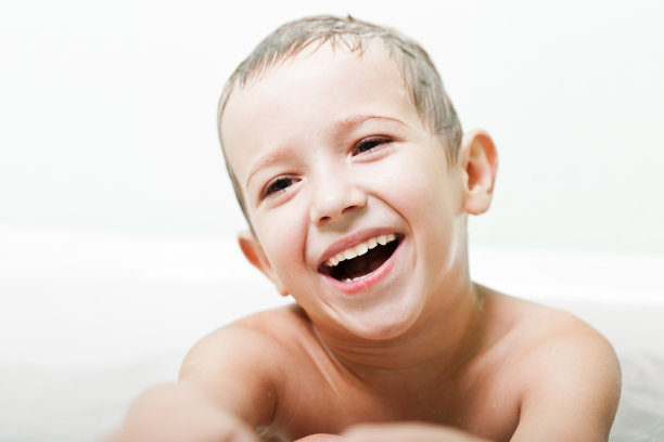 小孩子的微笑图片下载