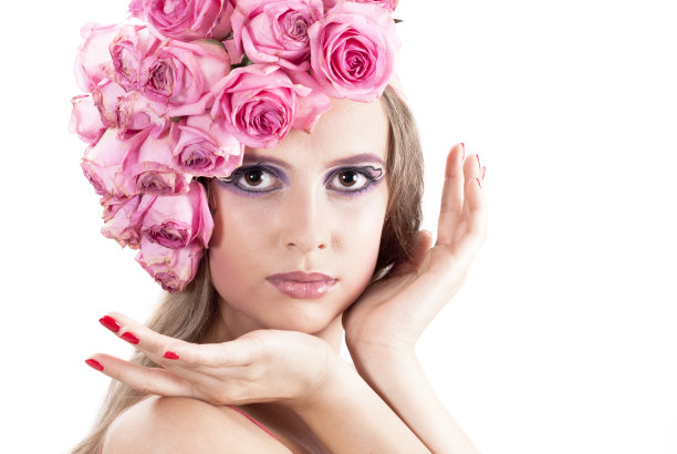 年轻漂亮的女人，带着粉红色的花图片下载