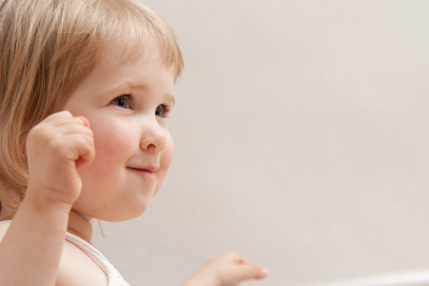 快乐微笑的孩子图片下载