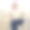 下定决心的老人用螺丝刀建造木桌图片下载