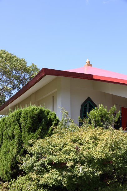 蓝天红顶楼图片下载