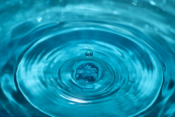 圆圆的水滴图片下载