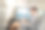执行女商人在汽车工作触摸平板电脑图片下载