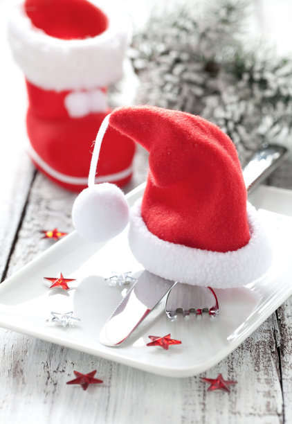 为圣诞节准备餐具图片下载