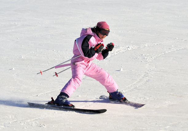 荣格女孩滑雪图片下载