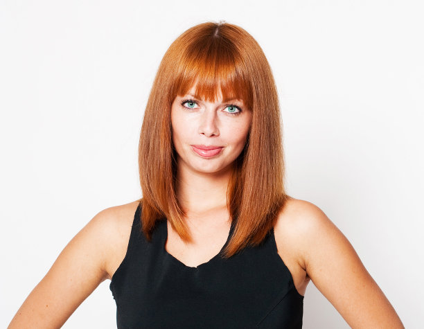 一个年轻漂亮的女人的肖像图片下载