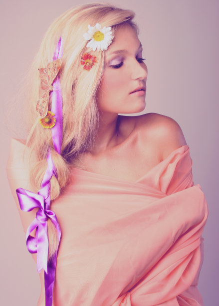 漂亮的金发女孩图片下载