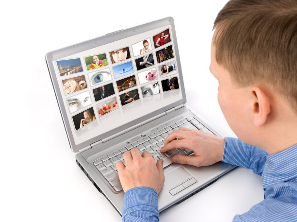 笔记本电脑上的相册图片下载