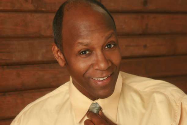 细心的男人图片下载