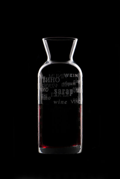 特殊的酒瓶图片下载