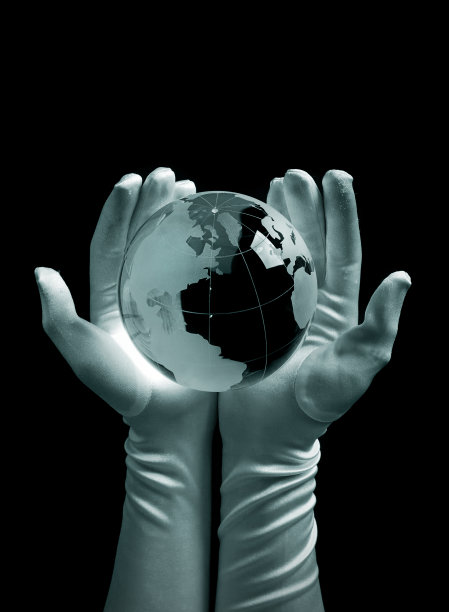 手拿玻璃球图片下载