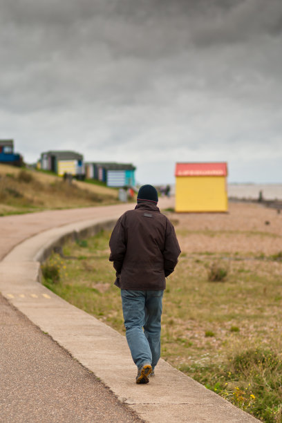 人在散步图片下载