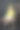 可爱的小女孩和大木椅在工作室图片下载