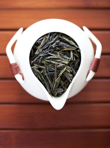 绿茶是手工制作的。图片下载