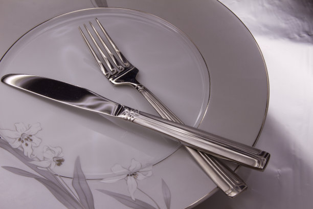 用叉子和刀装盘子图片下载