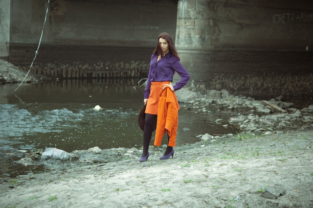 时尚的女孩图片下载