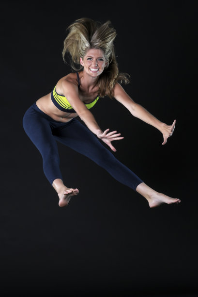 金发女孩跳图片下载