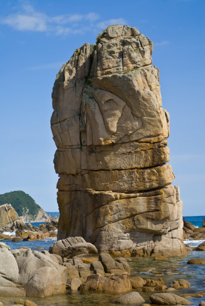 岩石在海图片下载