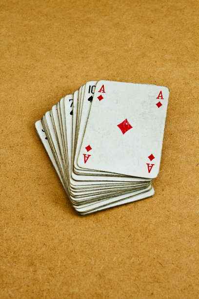 一副旧扑克牌图片下载