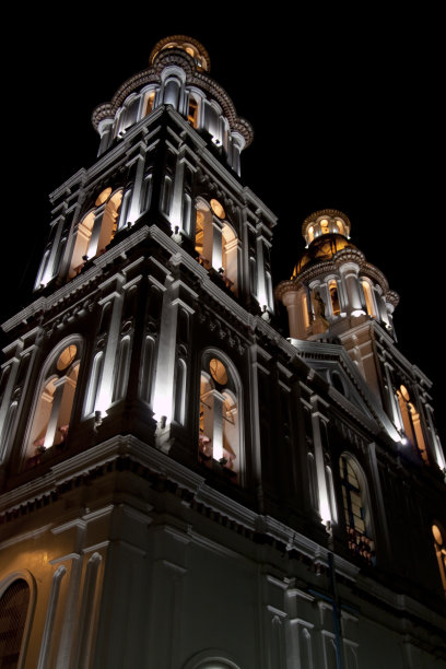 昆卡教堂之夜图片下载