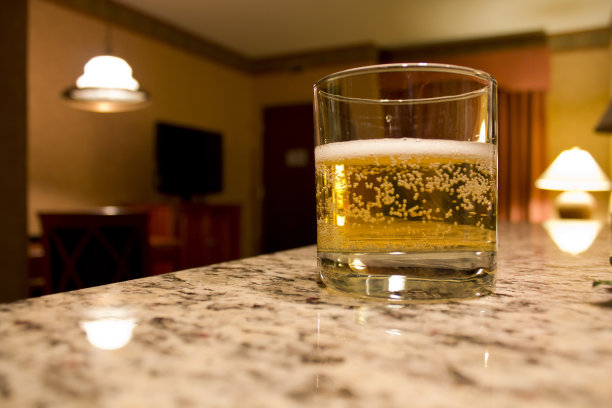 啤酒杯图片下载