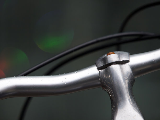 自行车车把上的细节图片下载