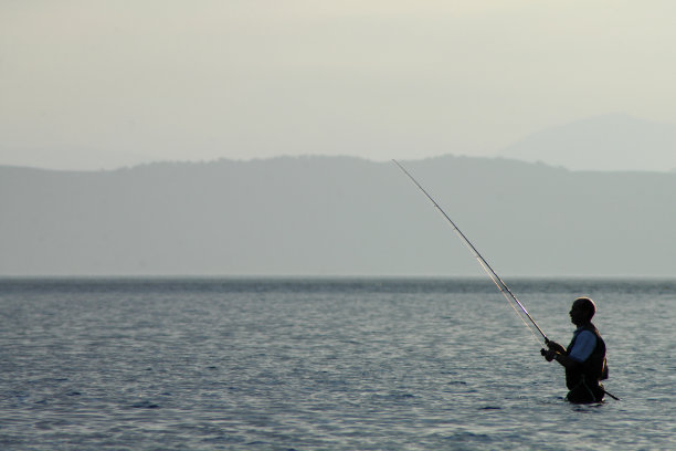 钓鱼的人图片下载
