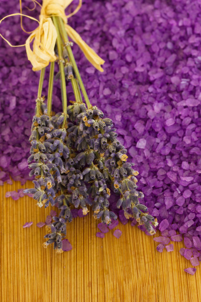 薰衣草配浴盐图片下载