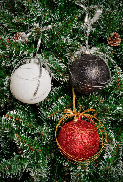 三个圣诞饰品图片下载