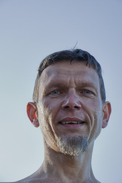 成熟男人湿画像图片下载