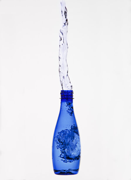 蓝色的水图片下载