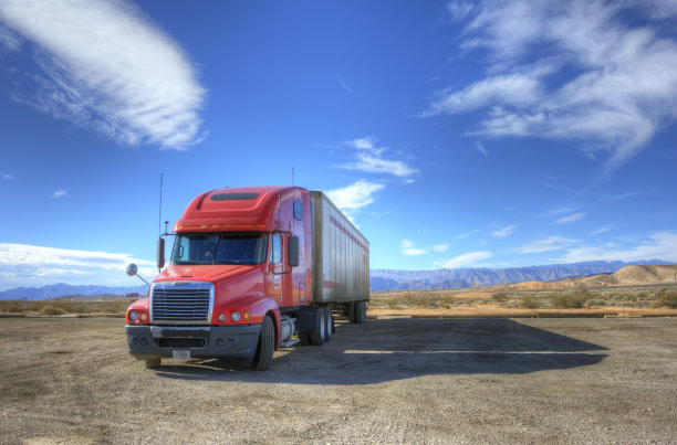 红色的卡车图片下载