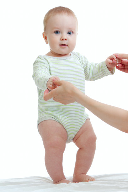 婴儿的步骤第一次孤立图片下载