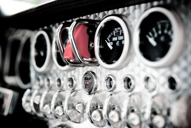 跑车仪表盘上的细节图片下载