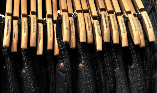 黑色牛仔裤图片下载