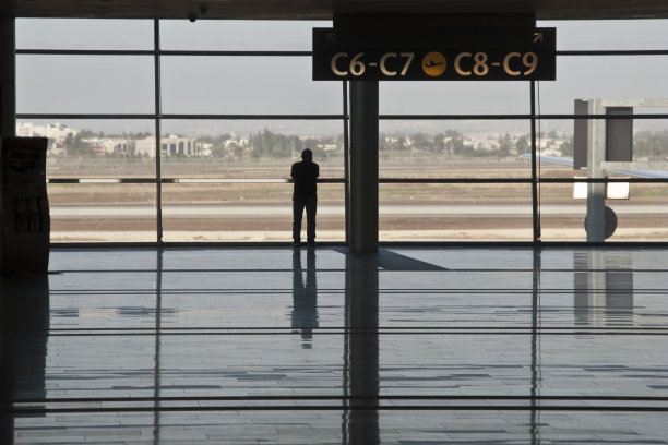 机场的孤独图片下载