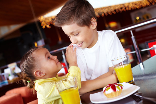 快乐的孩子图片下载