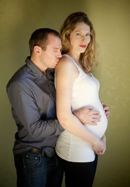 怀孕的夫妇图片下载